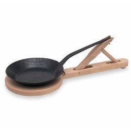 Omelettepfanne mit Holzuntersetzer  • Eisen  • Gusseisen schwarz  Ø 195 mm  H 30 mm | Hakenstiel Produktbild