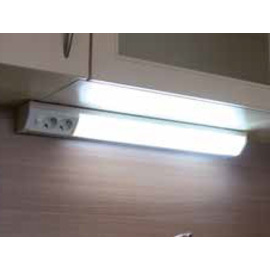 LED-Unterbauleuchte BONN 15 Watt mit 2-fach Steckdose INTERGASTRO